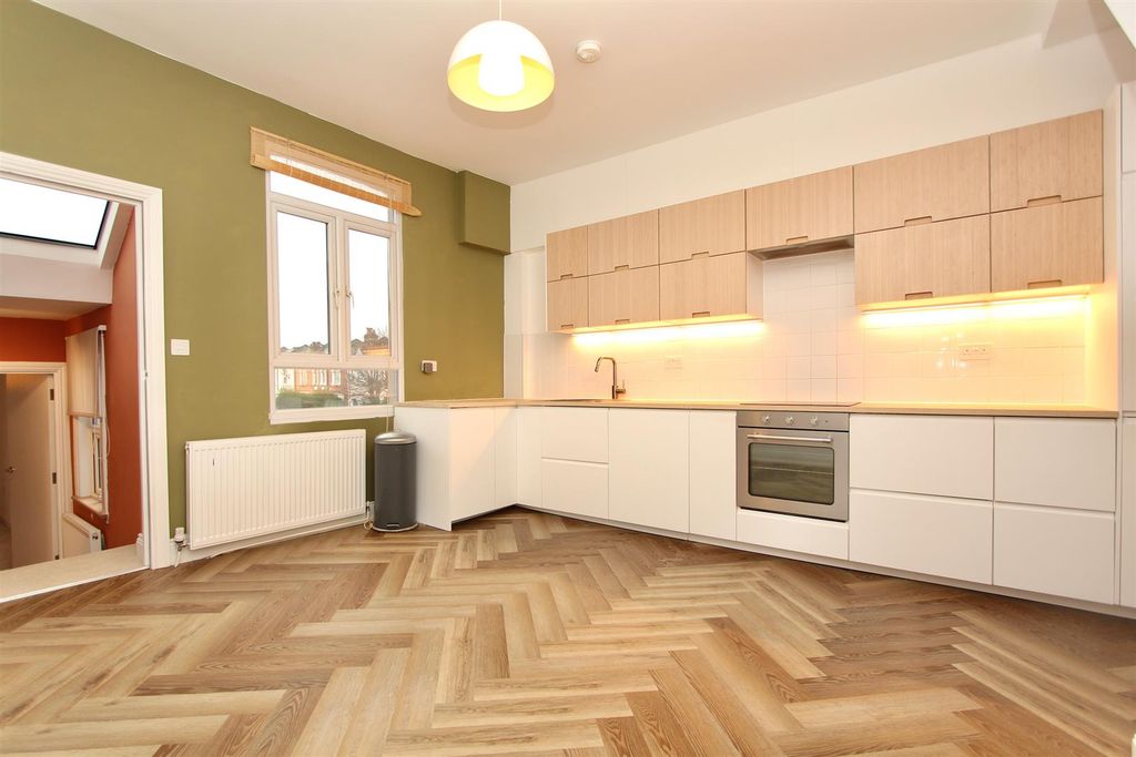 Property photo 1 of 14 Bethune Road, N16