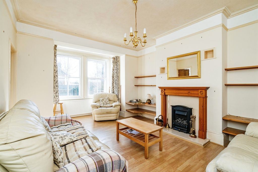 Property photo 2 of 17