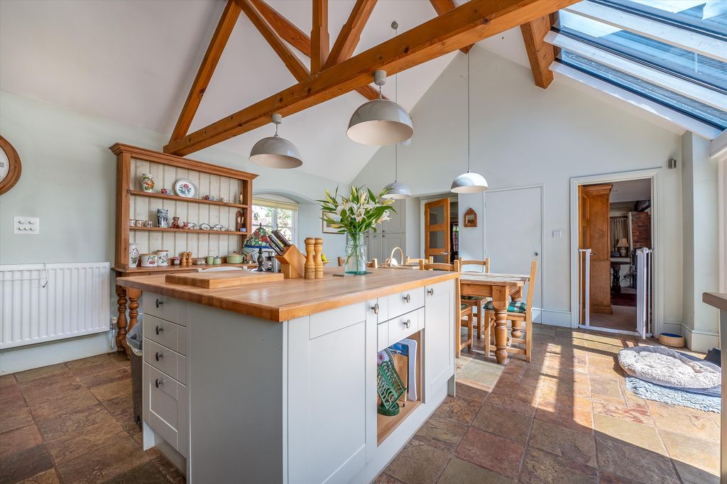 Property photo 3 of 34 Image