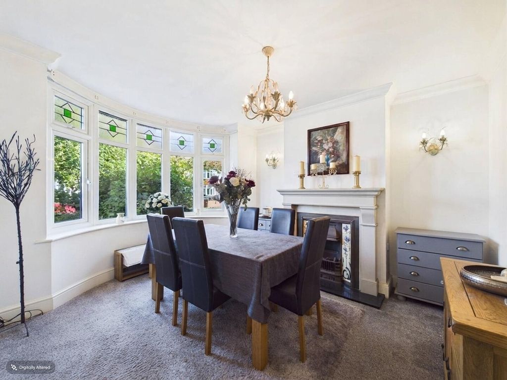 Property photo 3 of 11 Dining Room