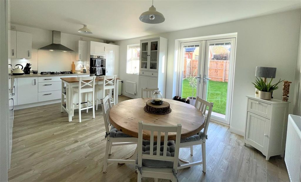 Property photo 1 of 19 Kitchen