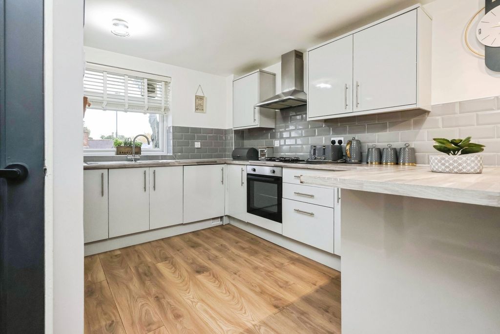 Property photo 3 of 19 Pbox-Img.Jpg