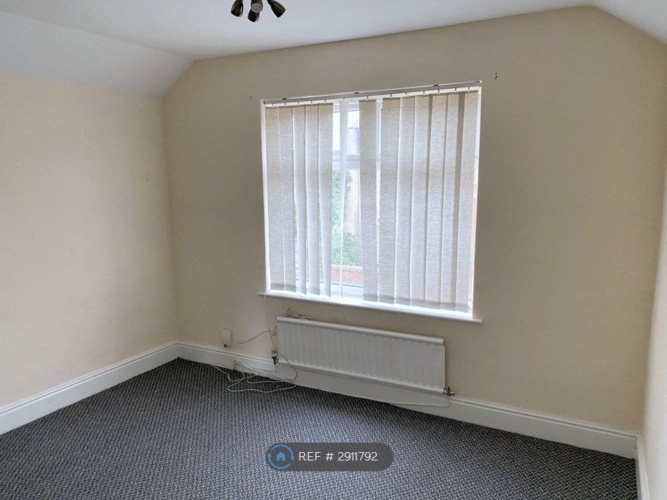 Property photo 2 of 17 Front Bedroom