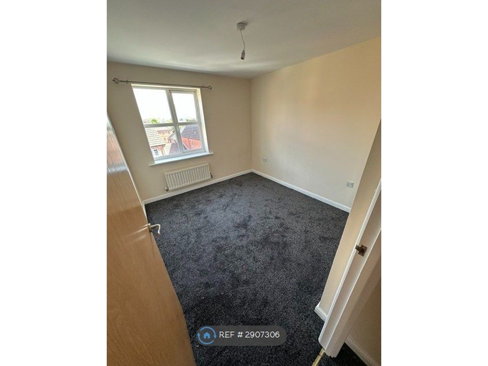 Property photo 2 of 13 Bedroom 1
