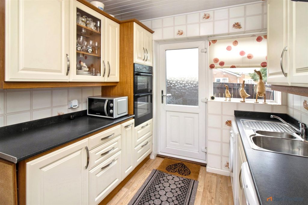 Property photo 3 of 13 Kitchen