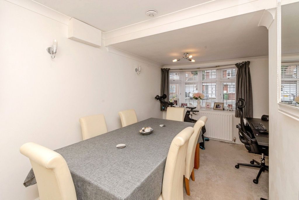 Property photo 3 of 17 Photo