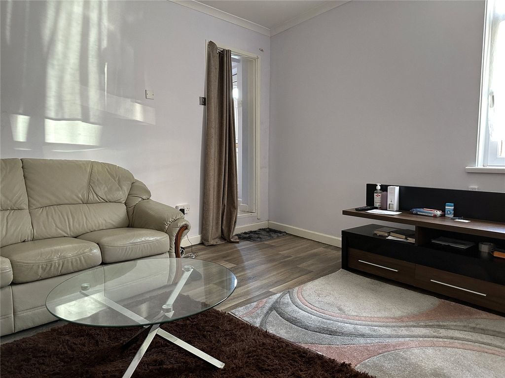 Property photo 3 of 10 Photo 03