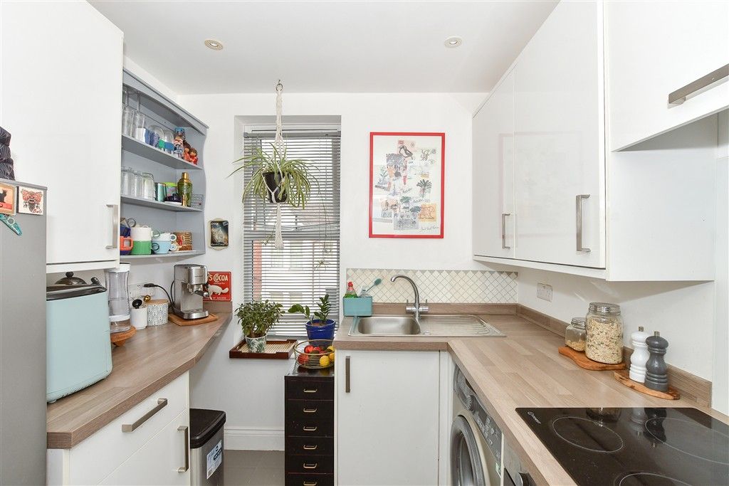 Property photo 2 of 7 Kitchen
