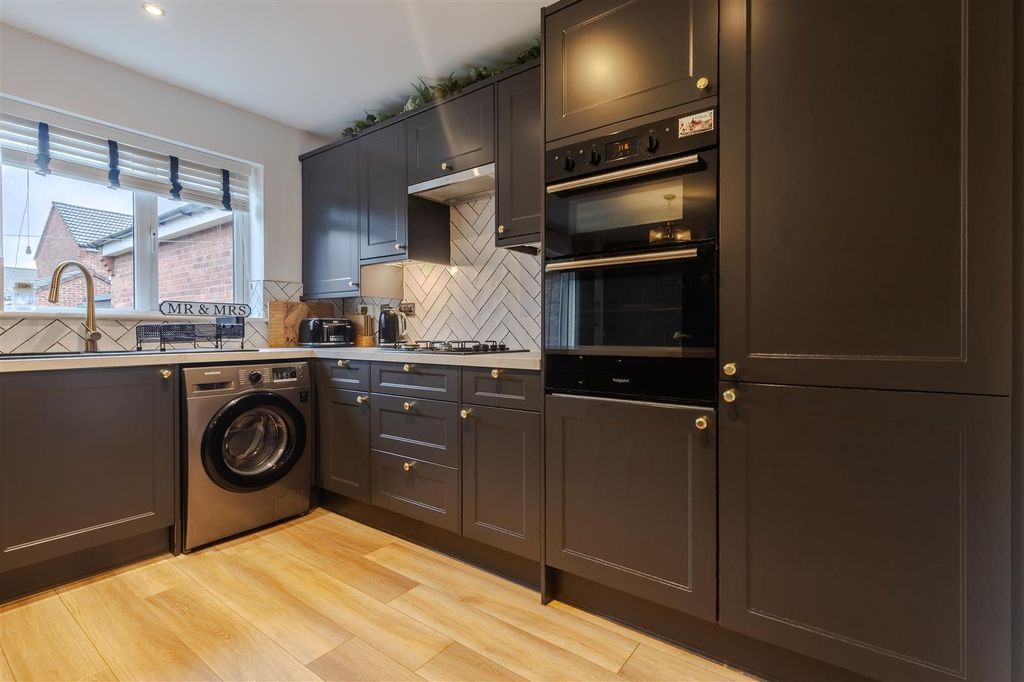 Property photo 3 of 16 Kitchen Diner