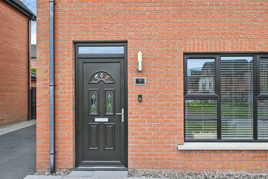 Property photo 3 of 36 Dhp-16.Jpg