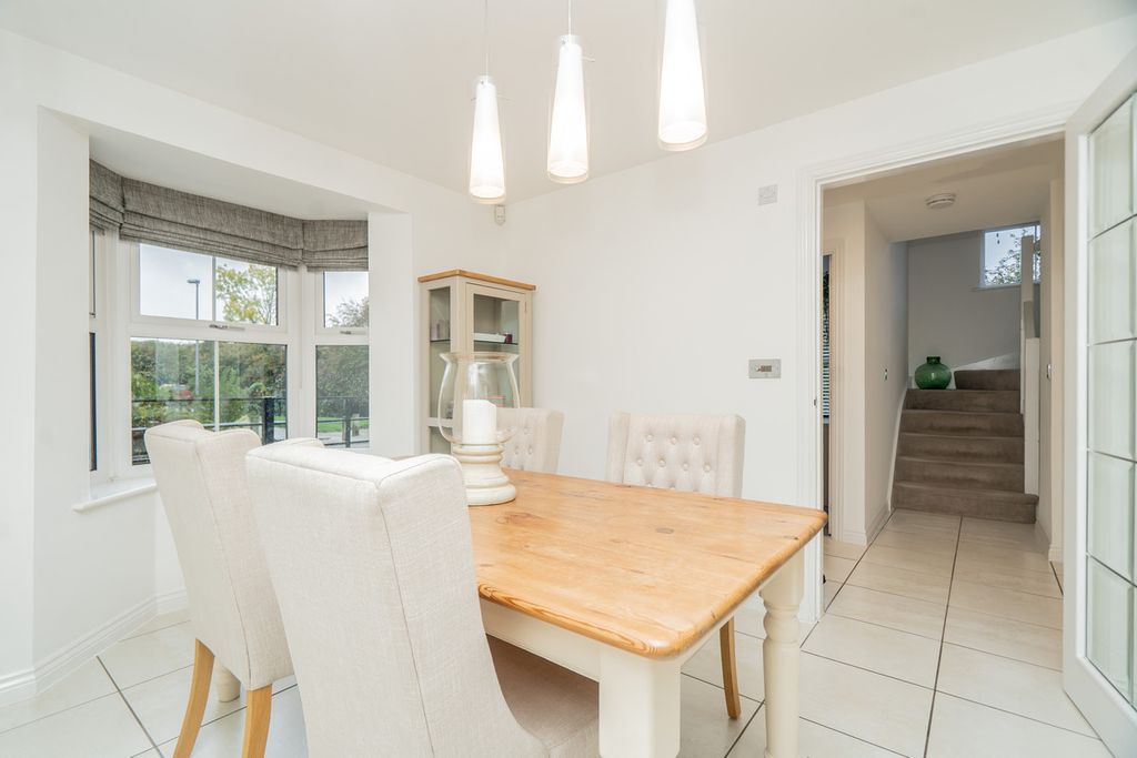 Property photo 2 of 27