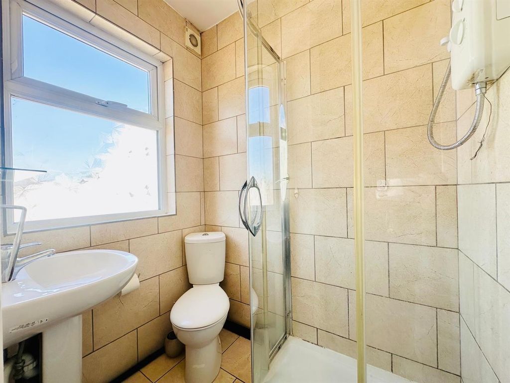 Property photo 2 of 7 En Suite