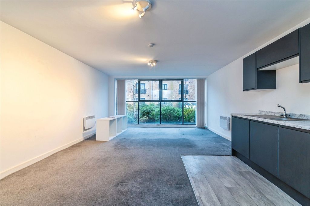 Property photo 2 of 9 Picture No. 28