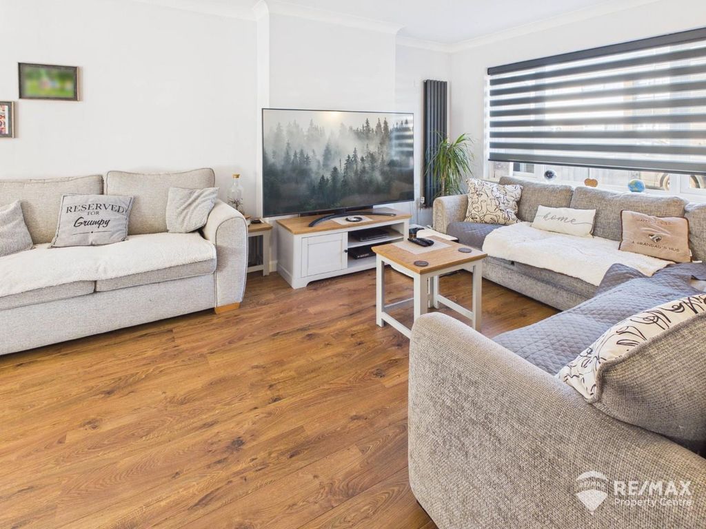 Property photo 1 of 22 Living Room / Diner