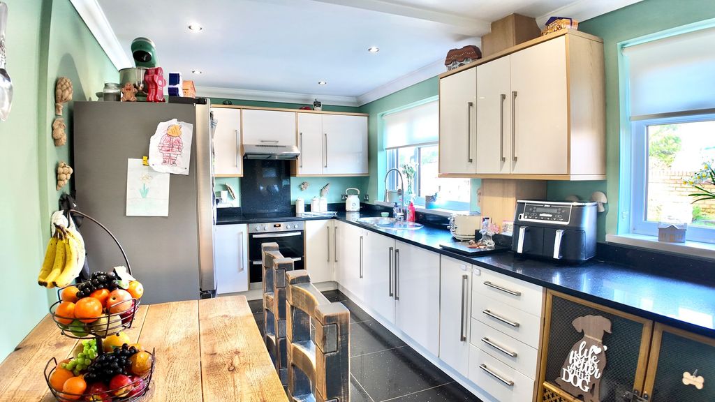 Property photo 2 of 30