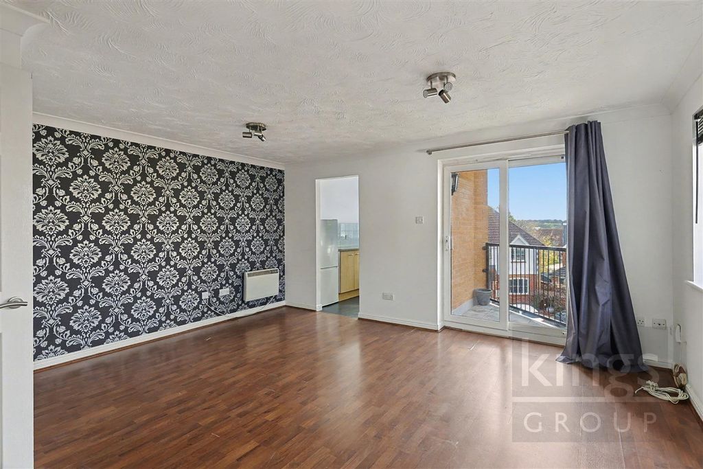 Property photo 3 of 14 Lounge .Jpg