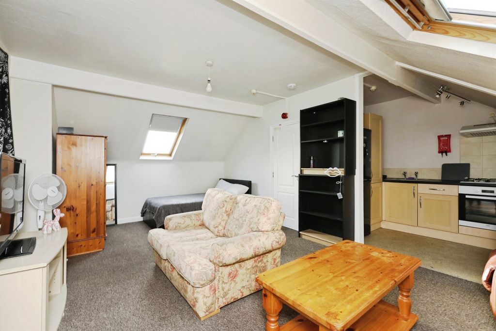 Property photo 3 of 16