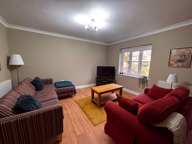 Property photo 2 of 11 Lounge