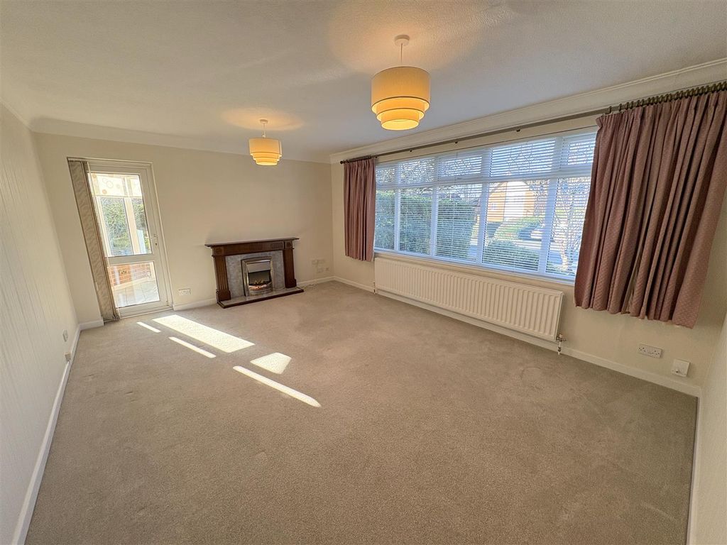 Property photo 3 of 25 Lounge