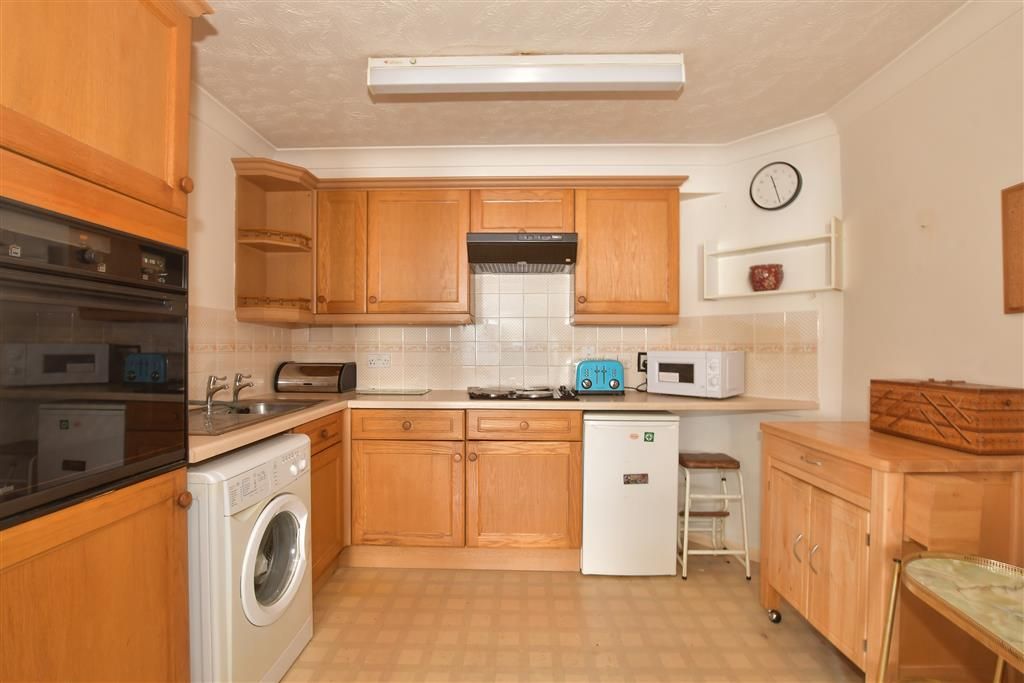 Property photo 3 of 9 Kitchen