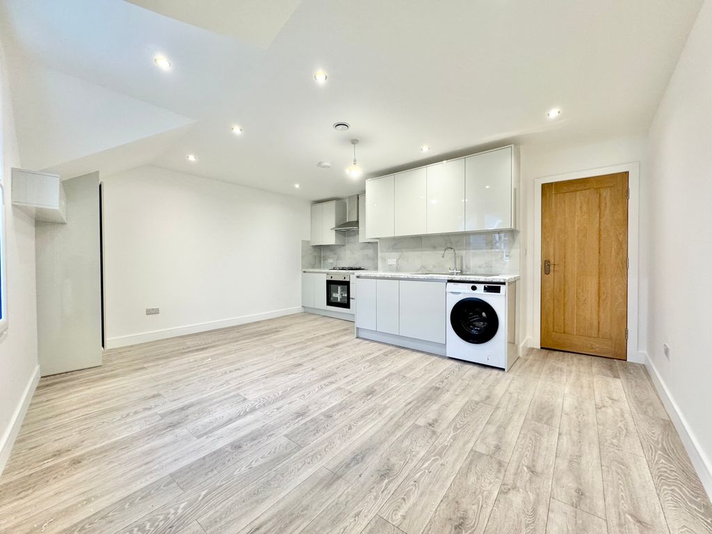 Property photo 1 of 7 Living Room