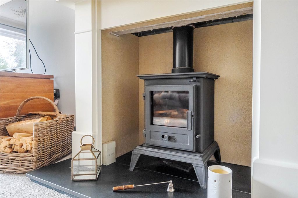 Additional image 6 of 3 bed semi-detached house for saleBarton Avenue, Dunstable, Bedfordshire LU5