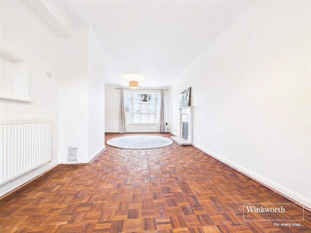 Property photo 2 of 27 Picture No. 24