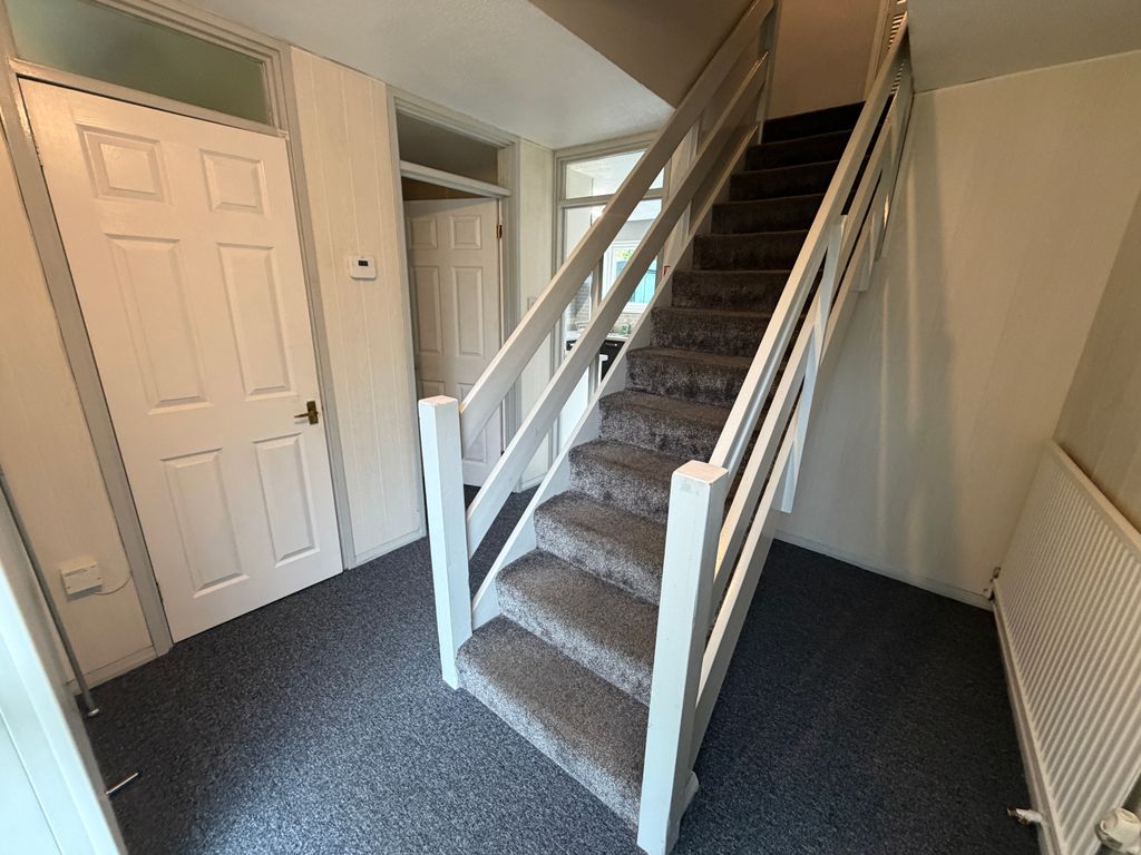 Property photo 3 of 9 Hallway