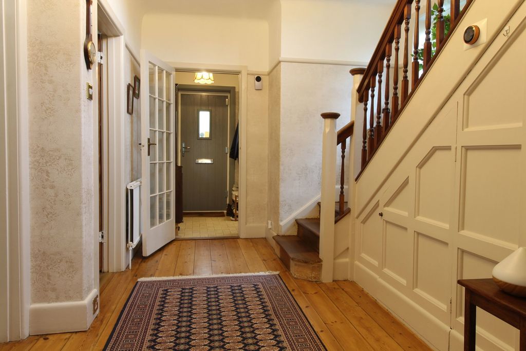 Property photo 3 of 35