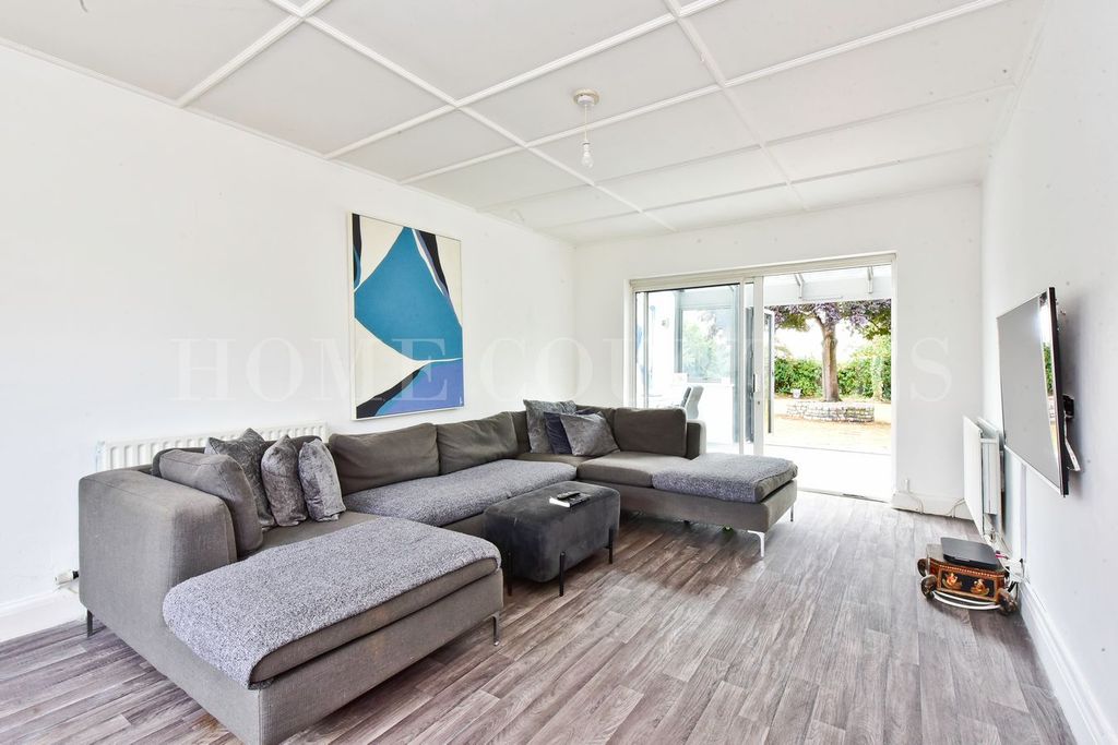 Property photo 2 of 33