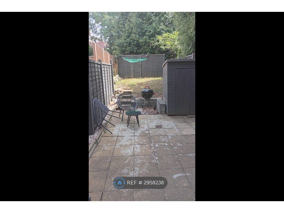 Property photo 1 of 6 Front Garden/Entrance