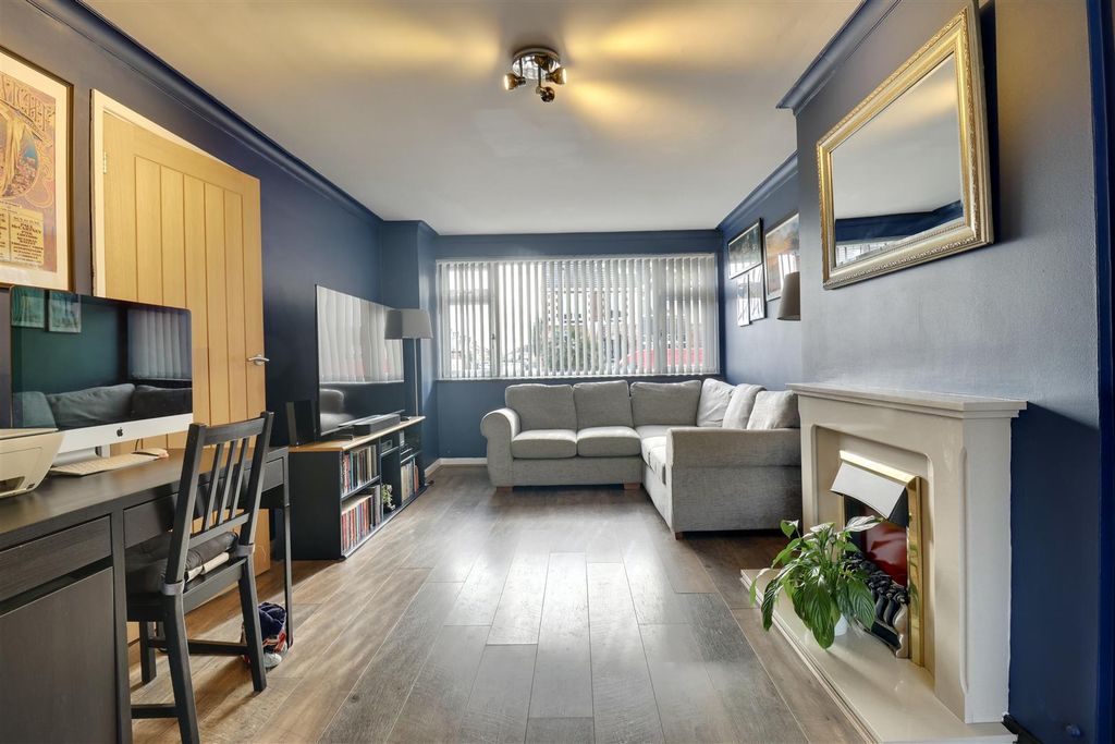 Property photo 2 of 19 245041C6-257D-4Eb8-883D-6F605B151053_1_201_A.Jpeg