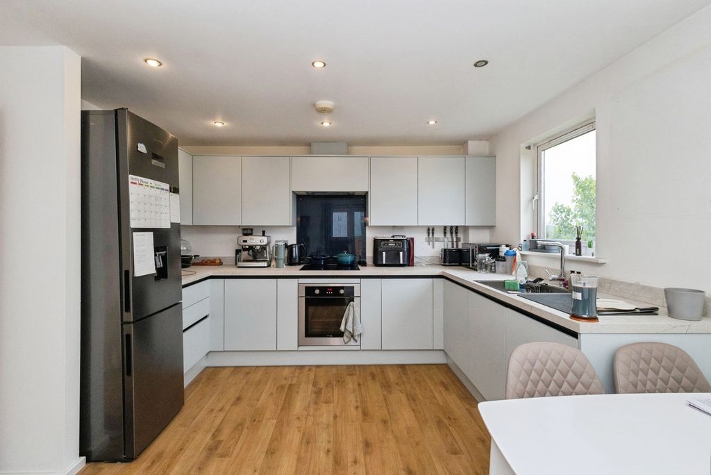 Property photo 2 of 14 Kitchen