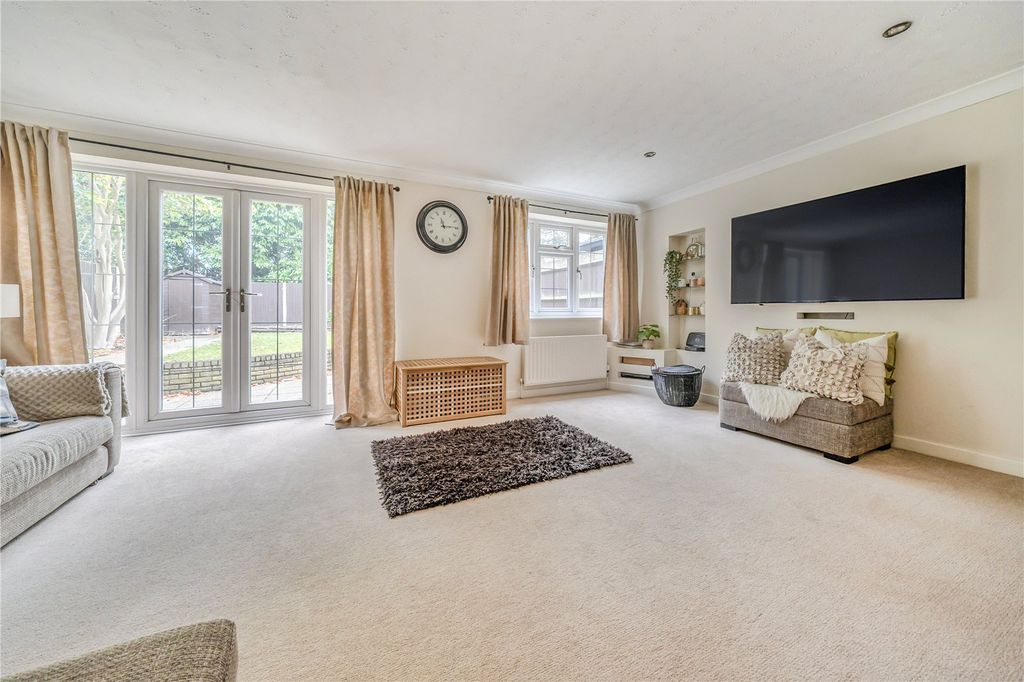 Property photo 2 of 17 Picture No. 11