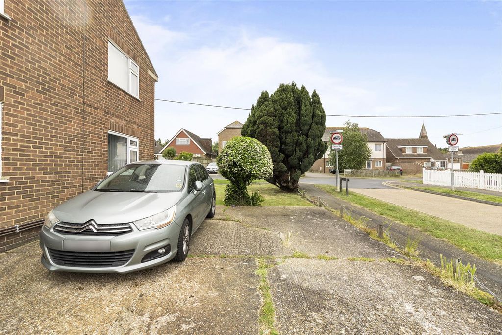Property photo 2 of 18 Allocated Parking