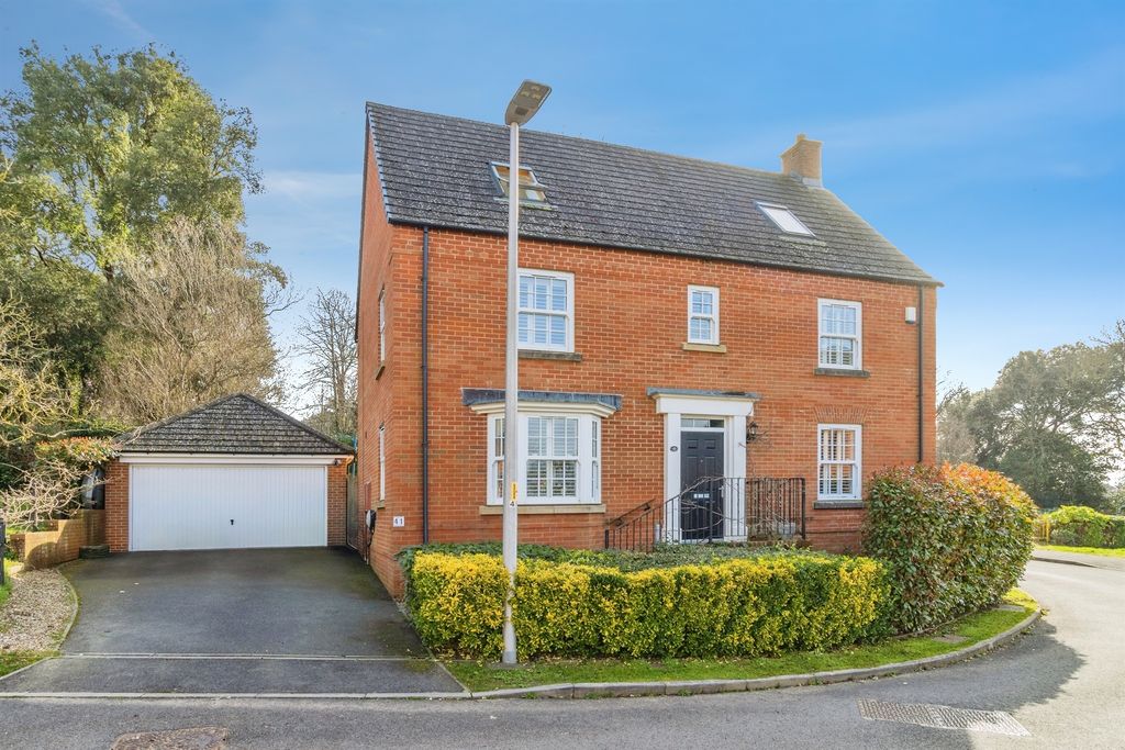 Property photo 1 of 28