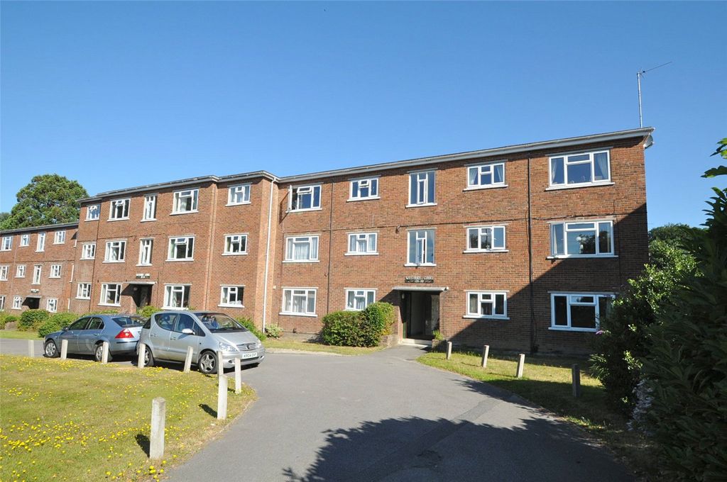 Property photo 2 of 10 Westbury Court
