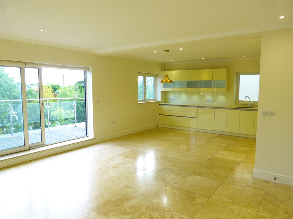 Property photo 1 of 16 3 Bed Flat To Rent The Vale, London Nw11