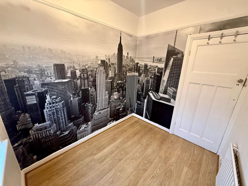 Property photo 3 of 18 Bedroom 3