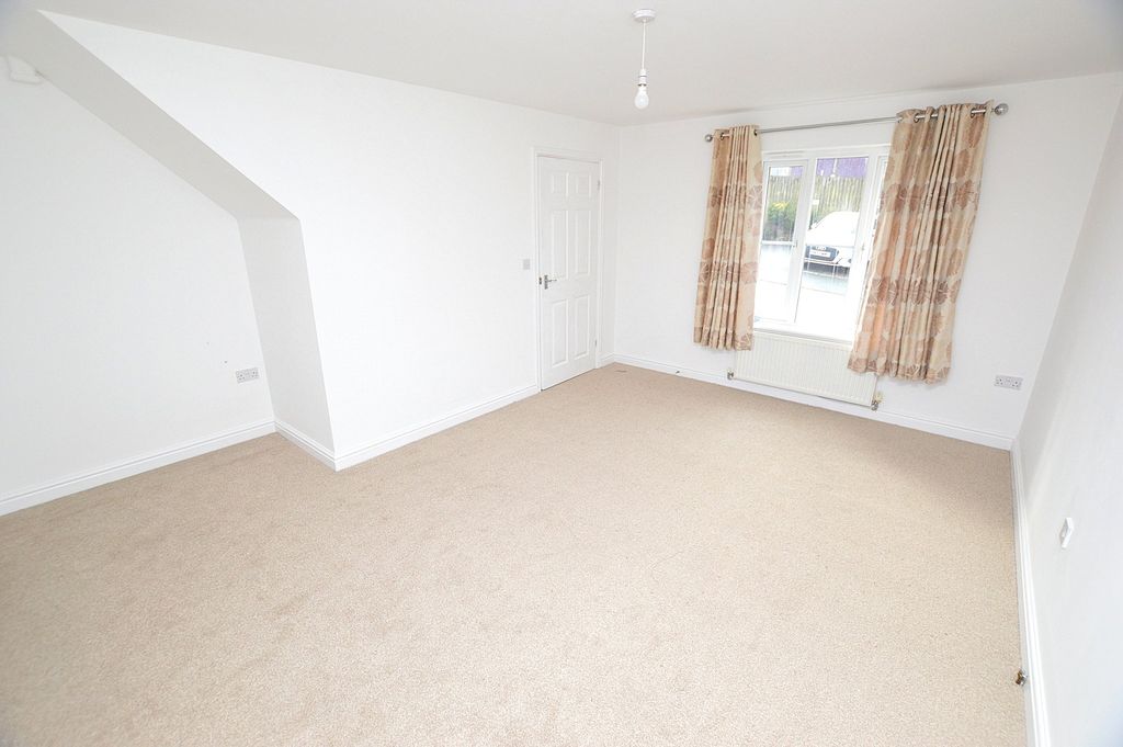 Property photo 3 of 10 Lounge