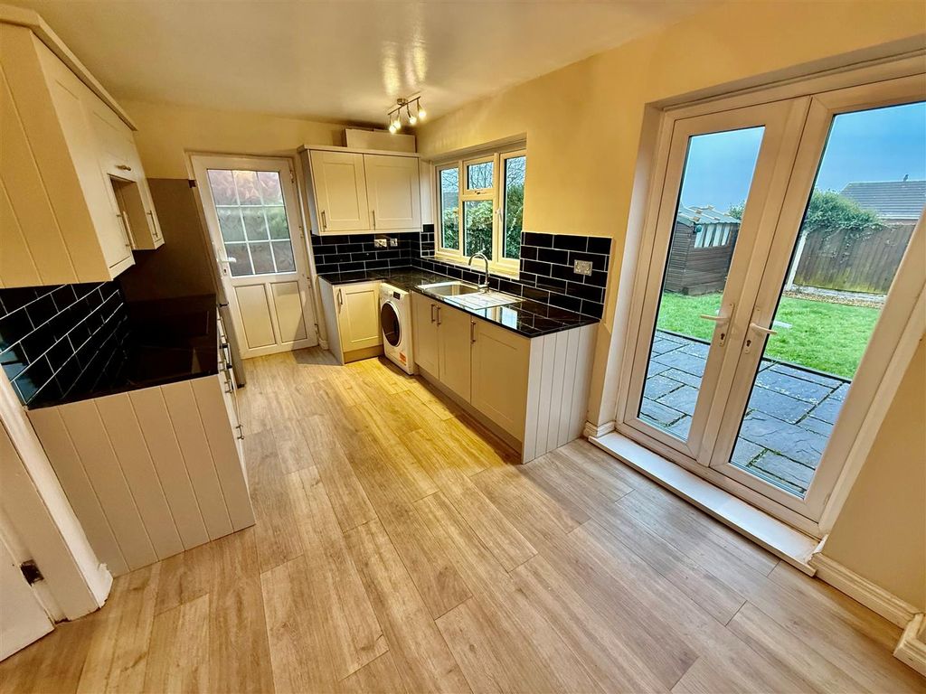 Property photo 3 of 13 Kitchen/Dining Room