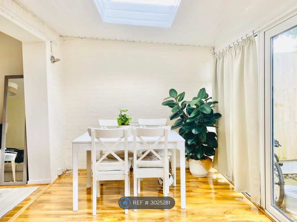 Property photo 3 of 32