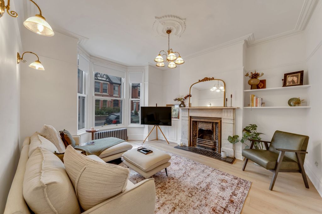 Property photo 2 of 39