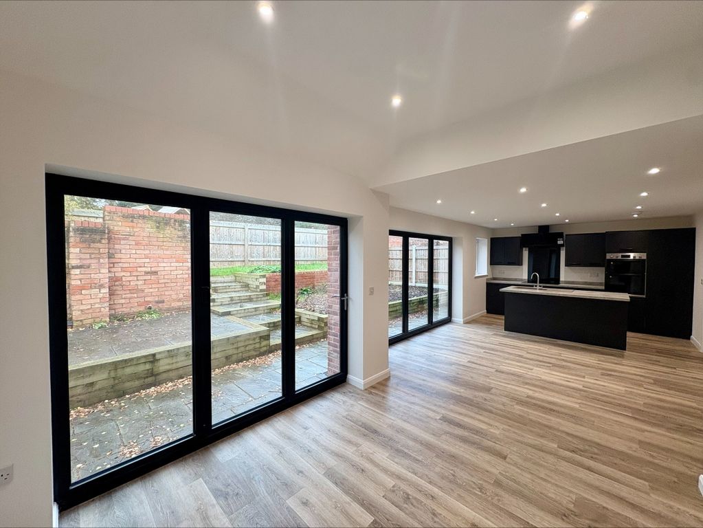 Property photo 2 of 31