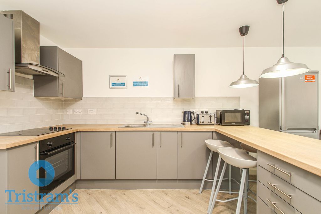 Property photo 3 of 32