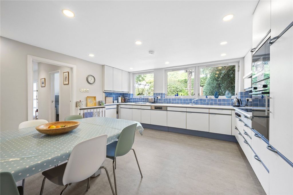 Property photo 3 of 12 Kitchen/Breakfast Rm