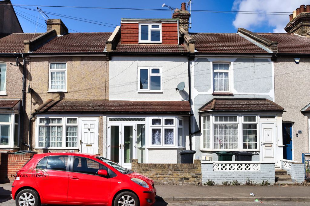 Property photo 1 of 24 Church Road Swanscombe Da10