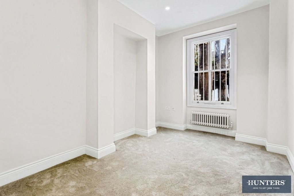 Property photo 3 of 17 Pbox-Img.Jpg