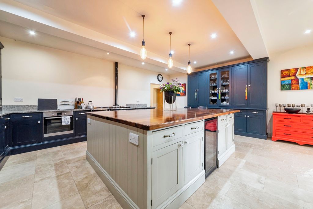 Property photo 2 of 17 Kitchen
