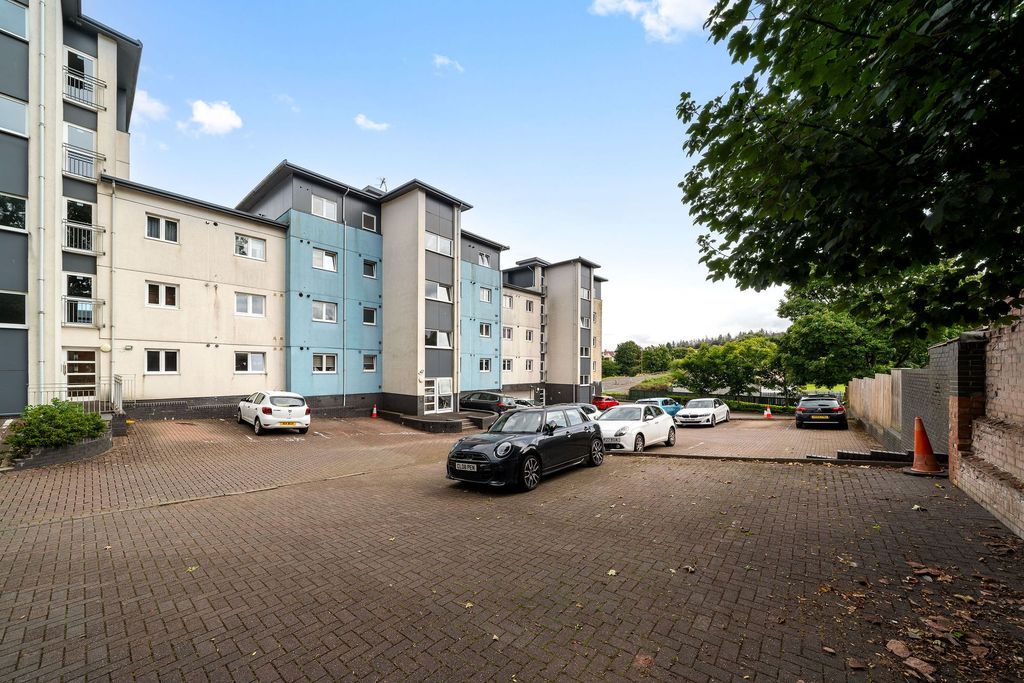 Property photo 1 of 17 Parking